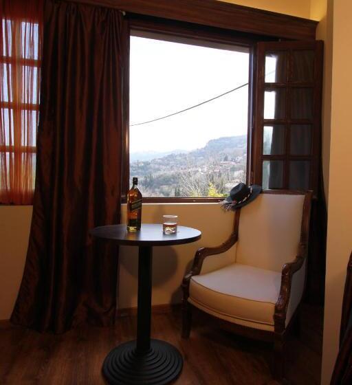 פנסיון Mythoxenia