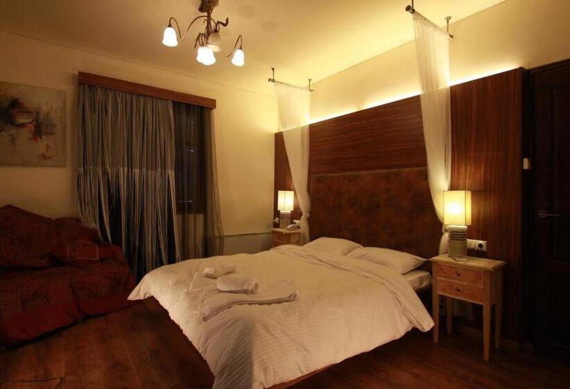 פנסיון Mythoxenia