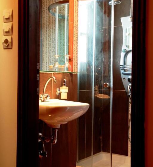 פנסיון Mythoxenia