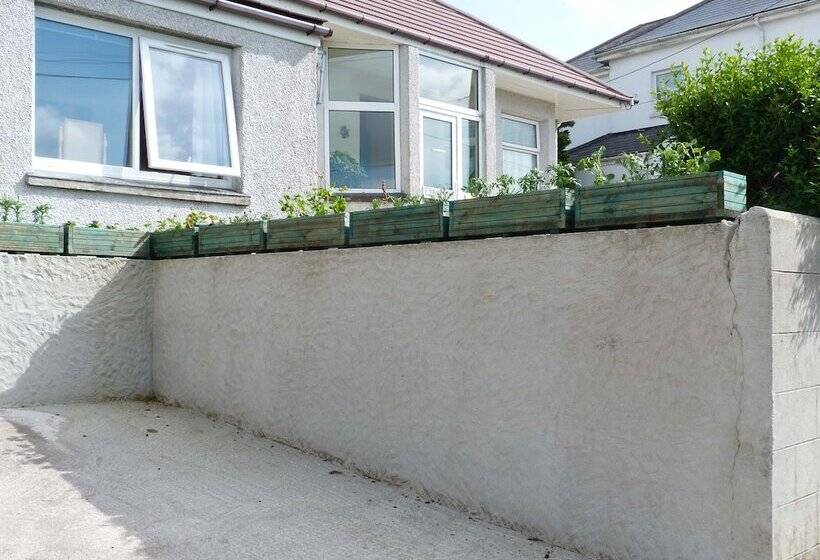 The Annexe, Laburnum