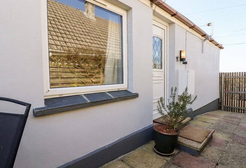 The Annexe, Laburnum