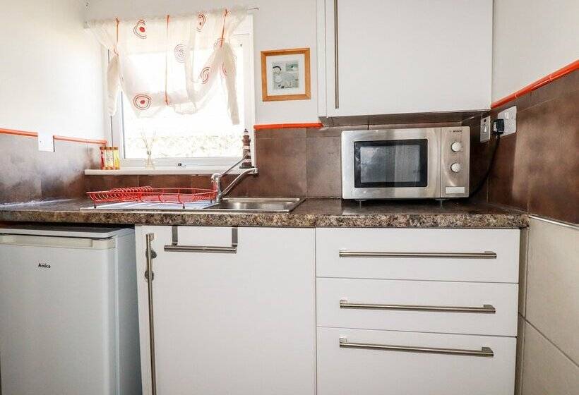 The Annexe, Laburnum