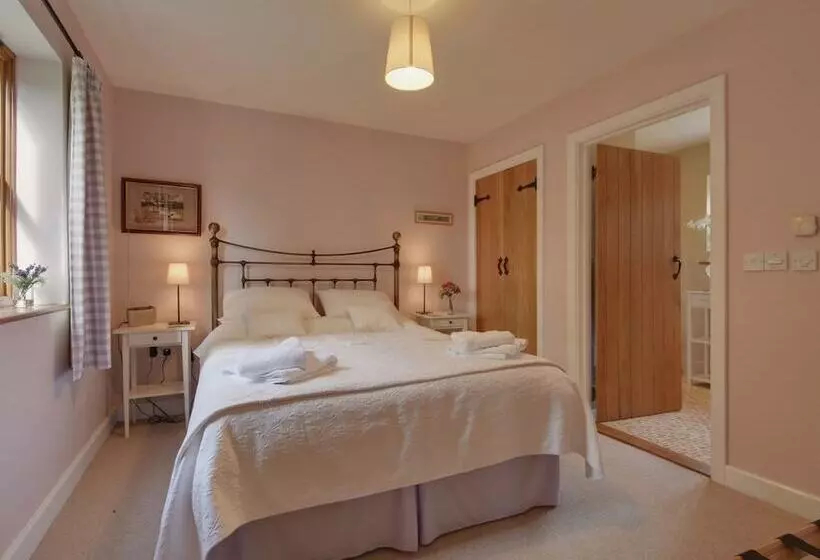 2 Shippen Cottages