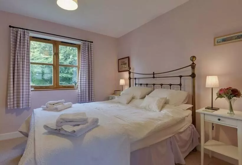 2 Shippen Cottages