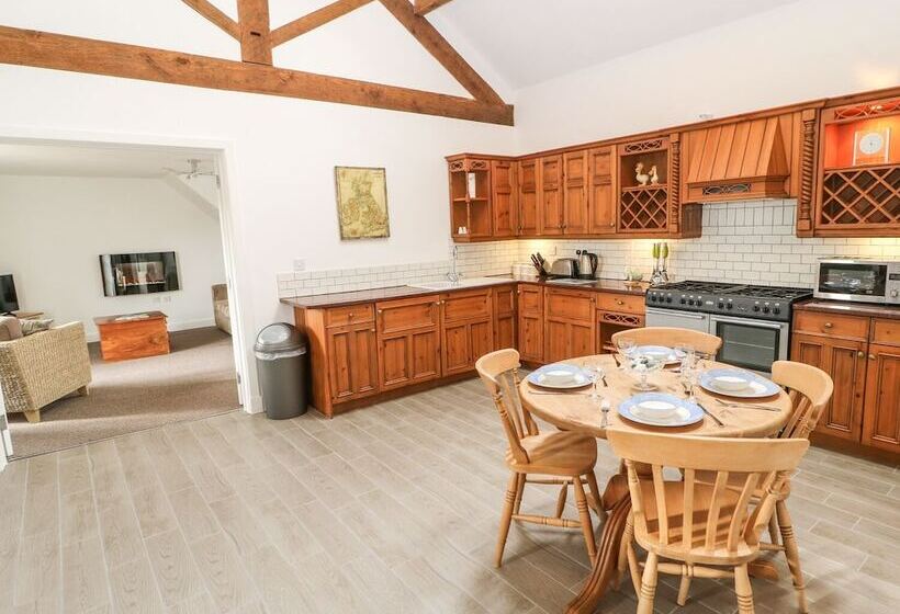 Barnfields Holiday Cottage