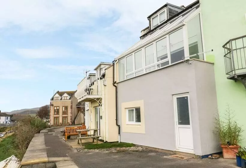 Harbourside House