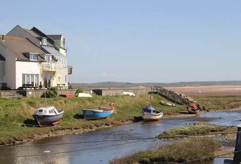 Harbourside House