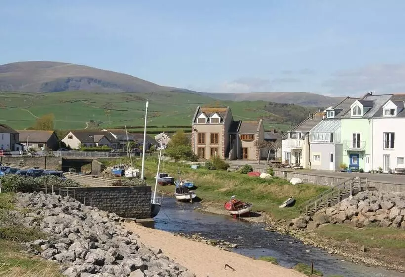 Harbourside House