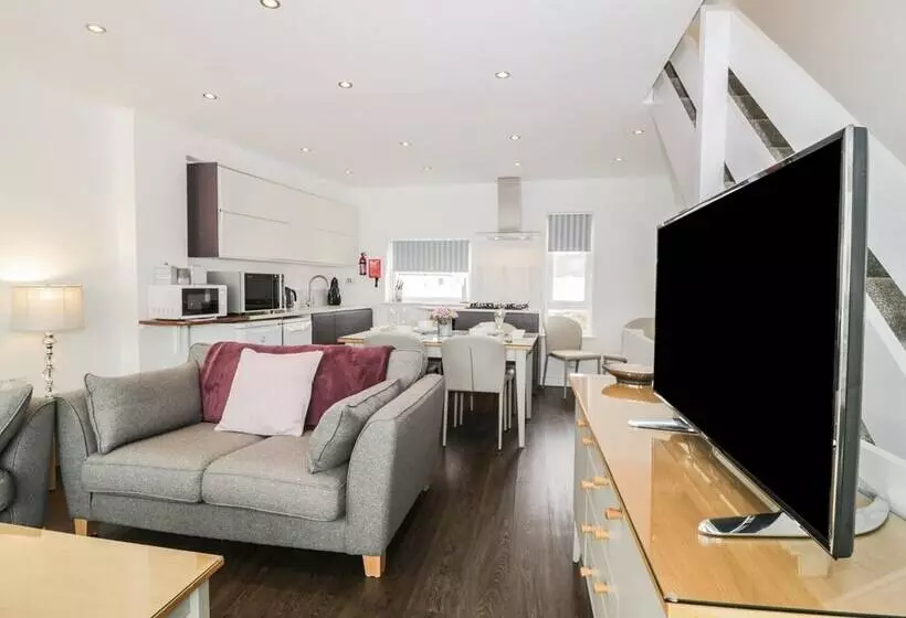 Harbourside House