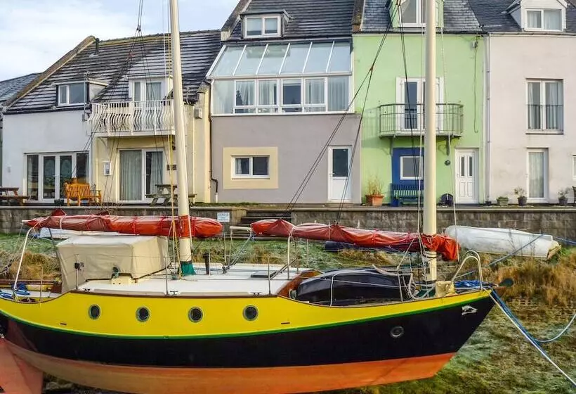 Harbourside House