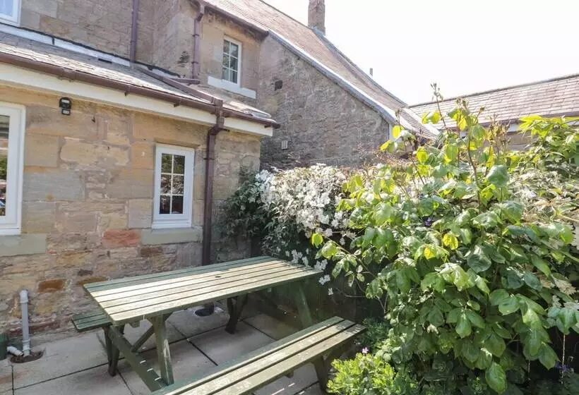Middle Cottage