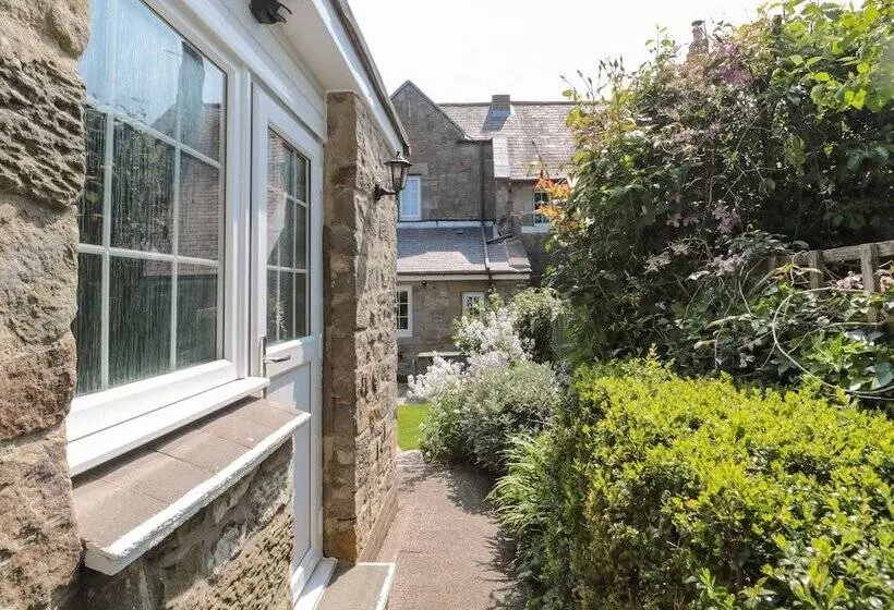Middle Cottage