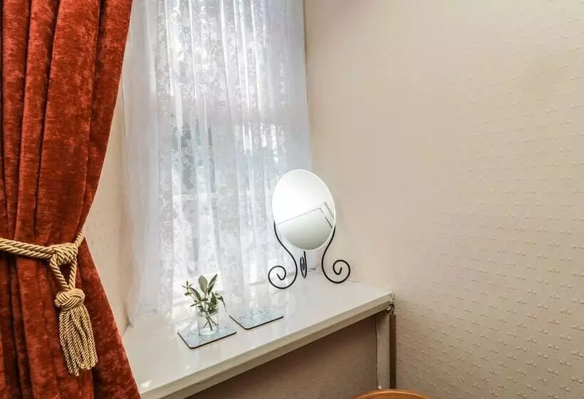 Middle Cottage