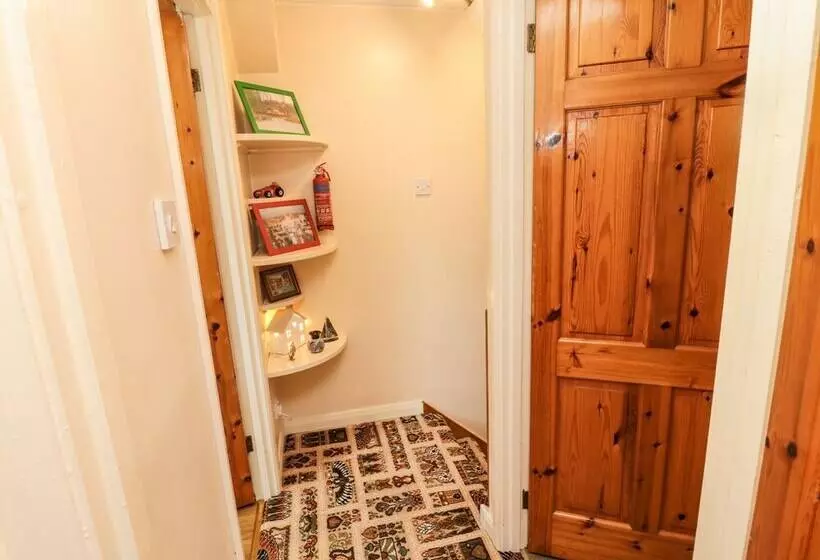Middle Cottage