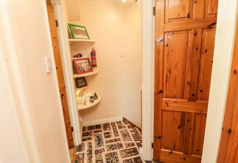 Middle Cottage