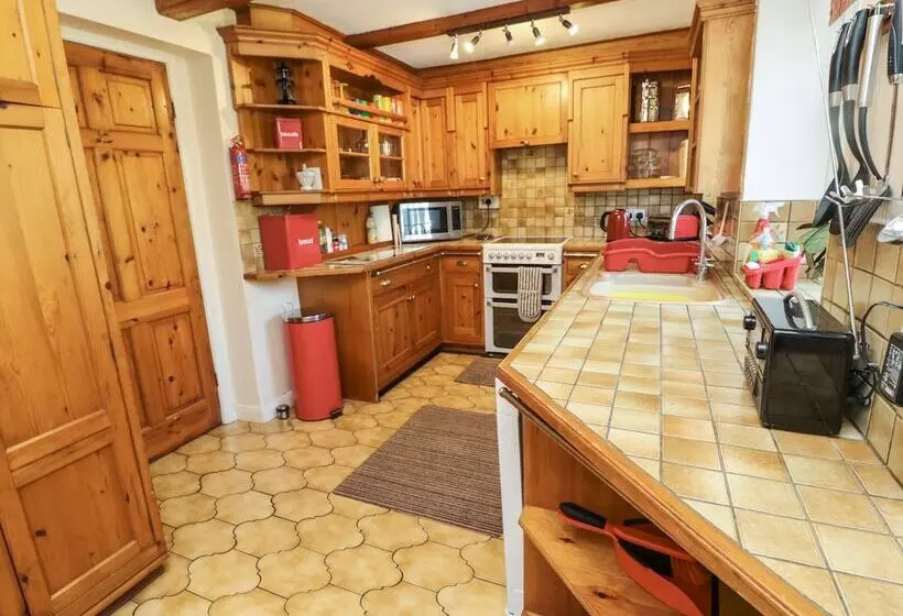 Middle Cottage