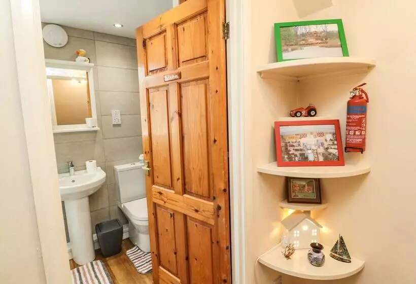 Middle Cottage
