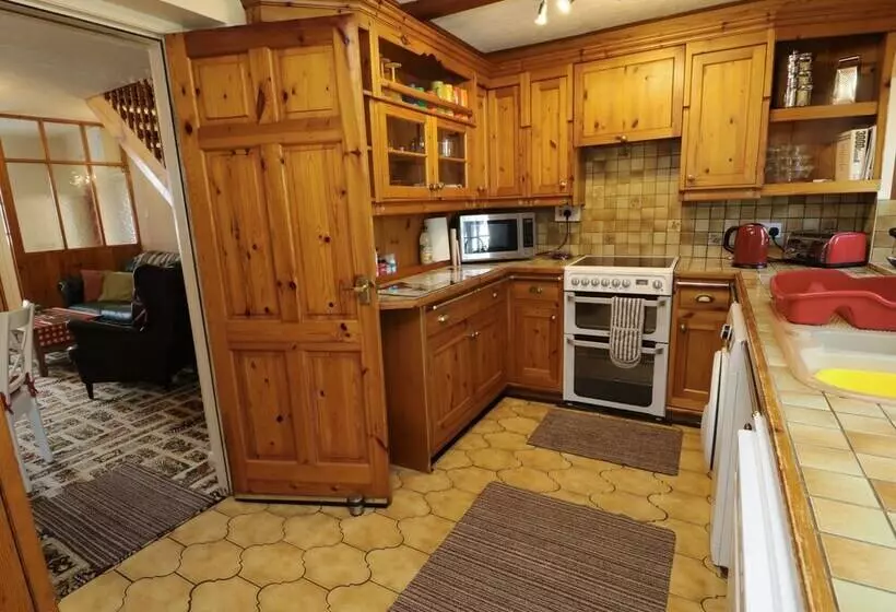 Middle Cottage