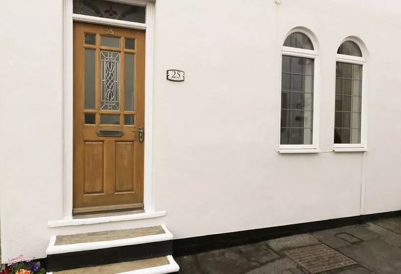 Sands End Cottage