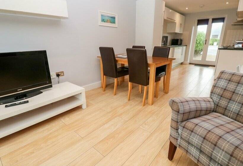 20 Bay Retreat Villas