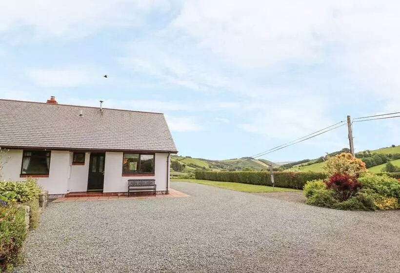 Drainbyrion Farm House