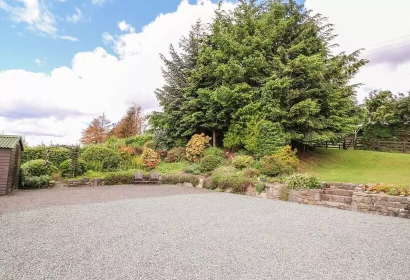 Drainbyrion Farm House