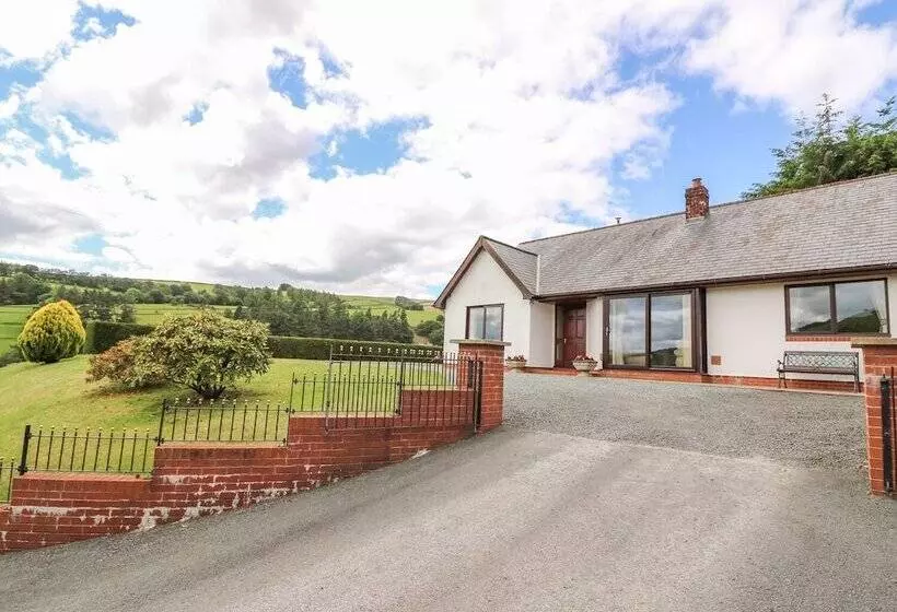 Drainbyrion Farm House