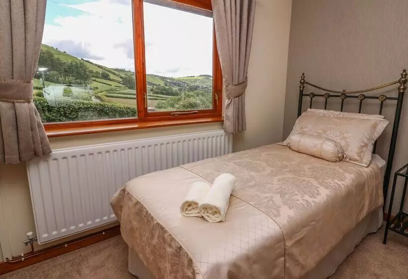 Drainbyrion Farm House