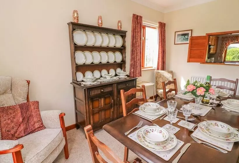 Drainbyrion Farm House