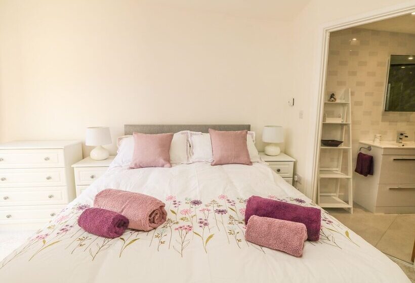 Higher Kernick Stable