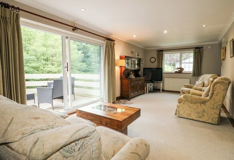 Miswells Cottages   Lake View