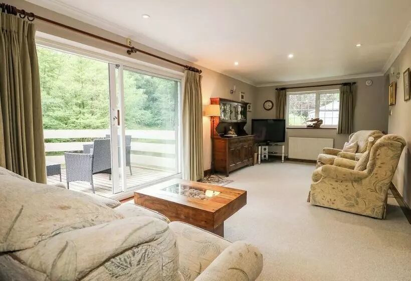 Miswells Cottages   Lake View