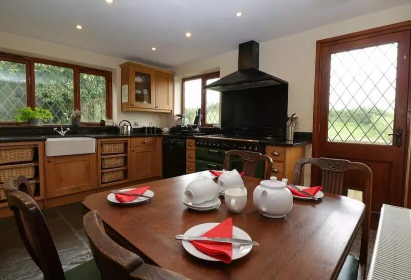 Shells Cottage