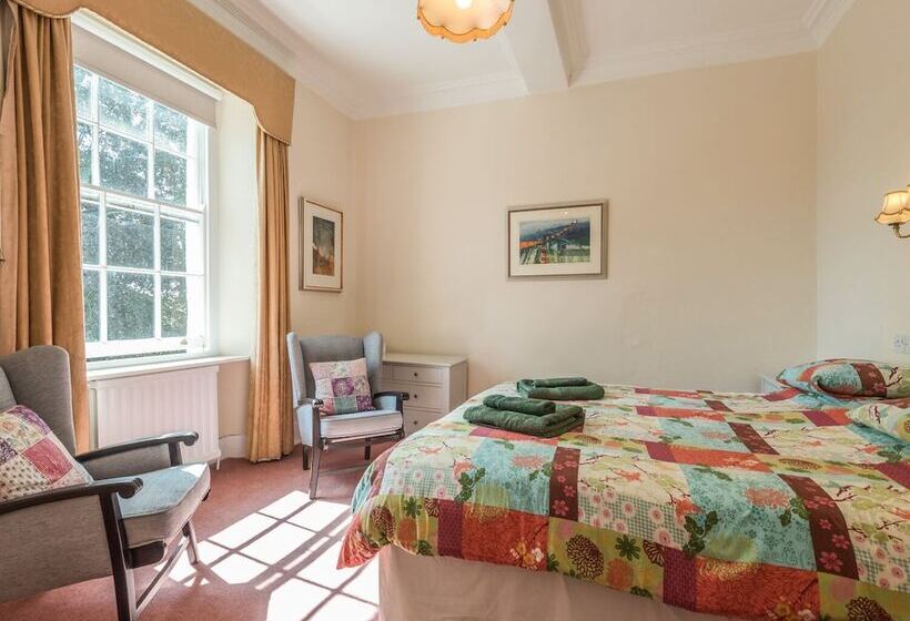 The Old Schoolhouse And Cottage