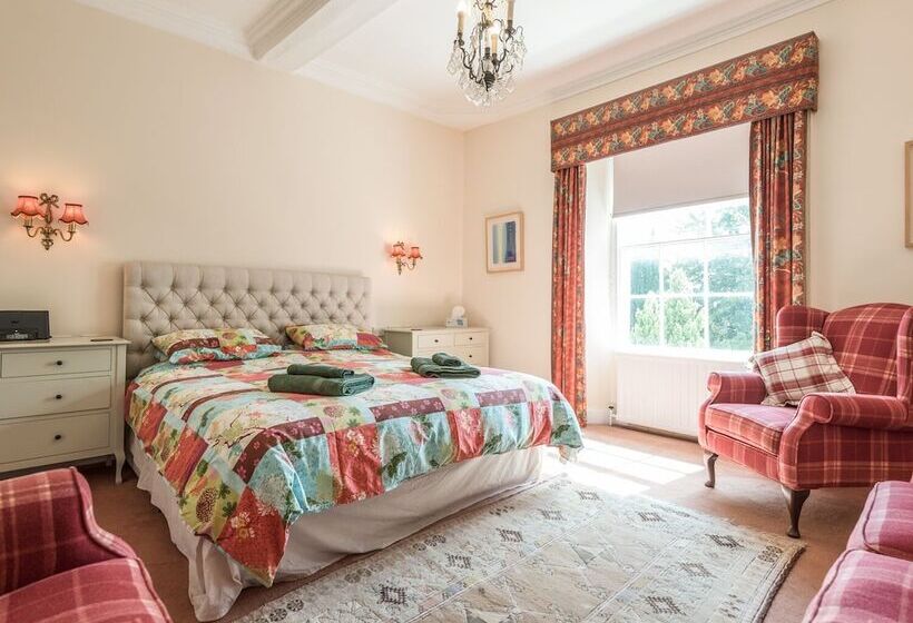 The Old Schoolhouse And Cottage