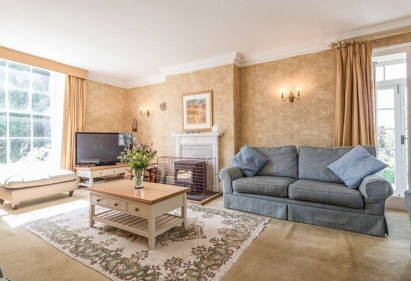 The Old Schoolhouse And Cottage