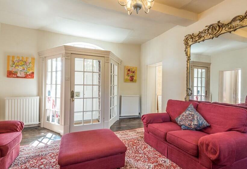 The Old Schoolhouse And Cottage