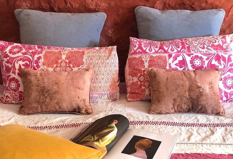 تختخواب و صبحانه Far Out Oasis