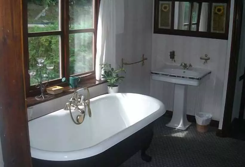 Horseshoe Pass Holiday Lets