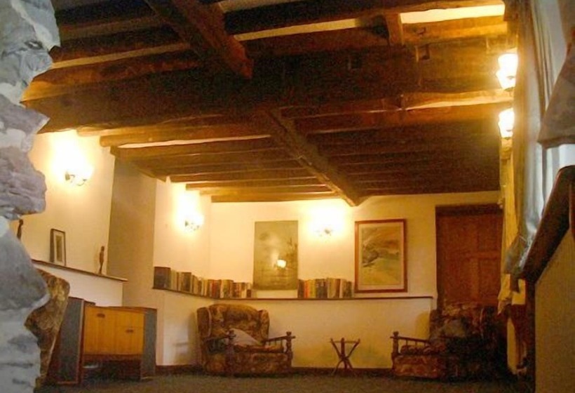 Horseshoe Pass Holiday Lets