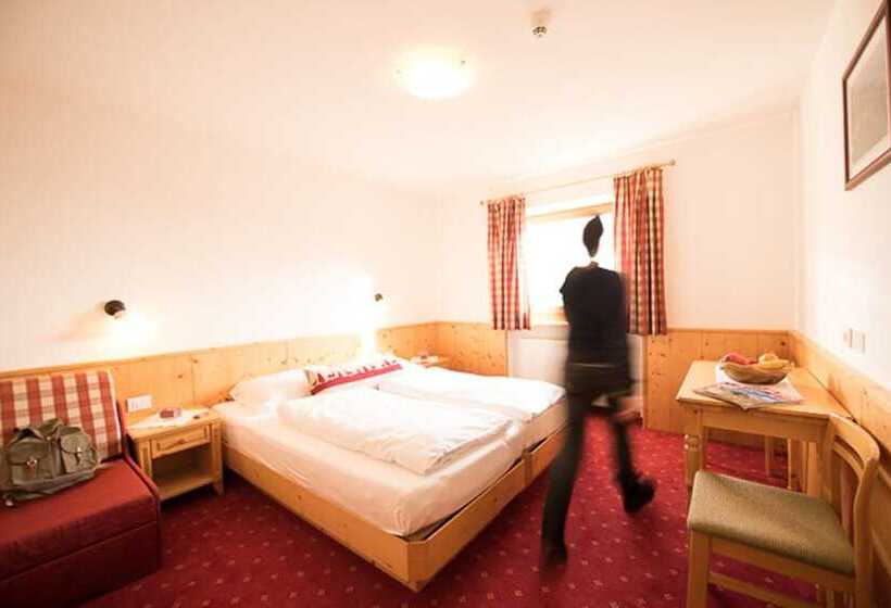 פונדק Mahlknechthuette Seiseralm