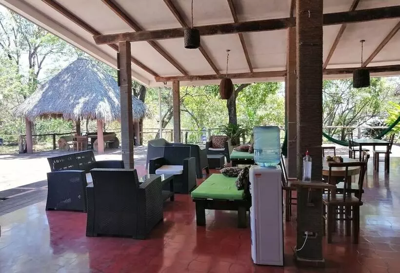 Hotelli Atlakamani Surfing Resort