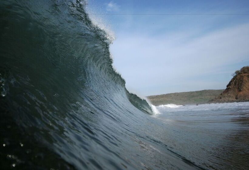 هتل Atlakamani Surfing Resort