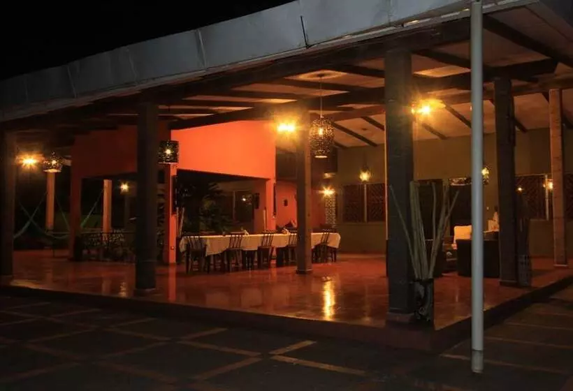 Hotelli Atlakamani Surfing Resort