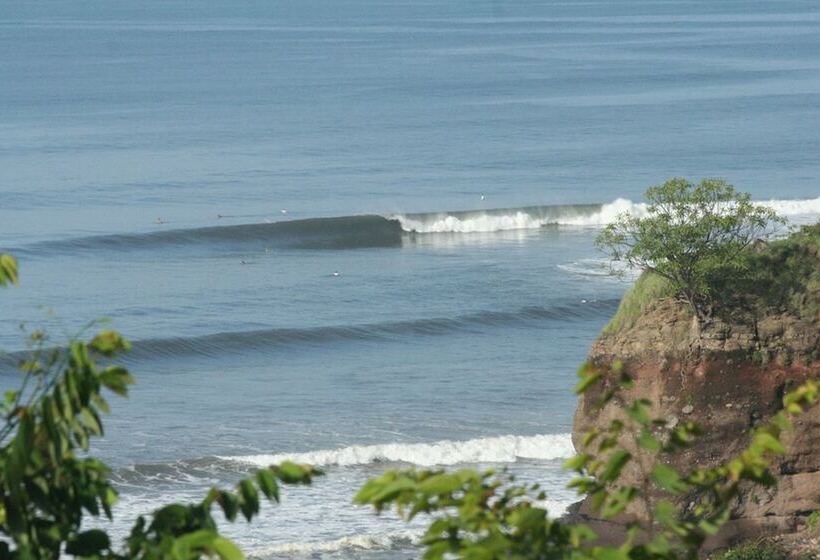 هتل Atlakamani Surfing Resort