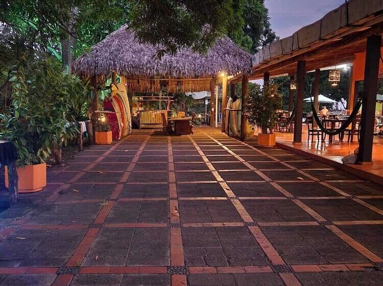 هتل Atlakamani Surfing Resort