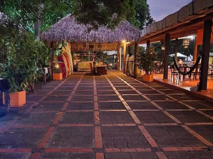 Hotelli Atlakamani Surfing Resort