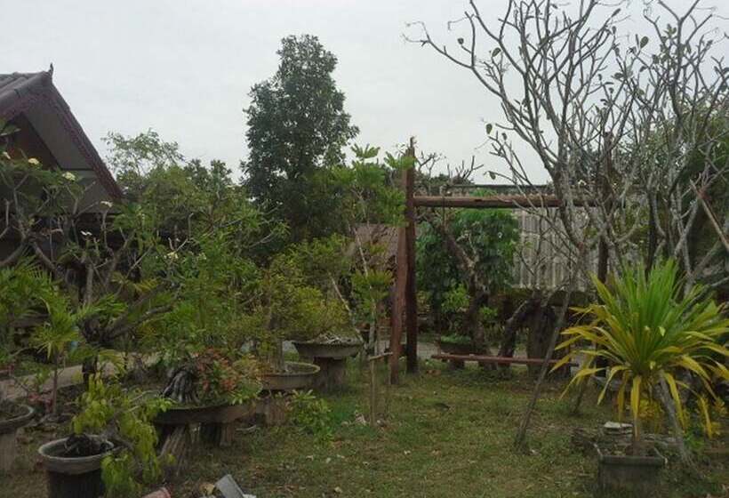 Hotelli Baan Suan Phetphraewa Resort