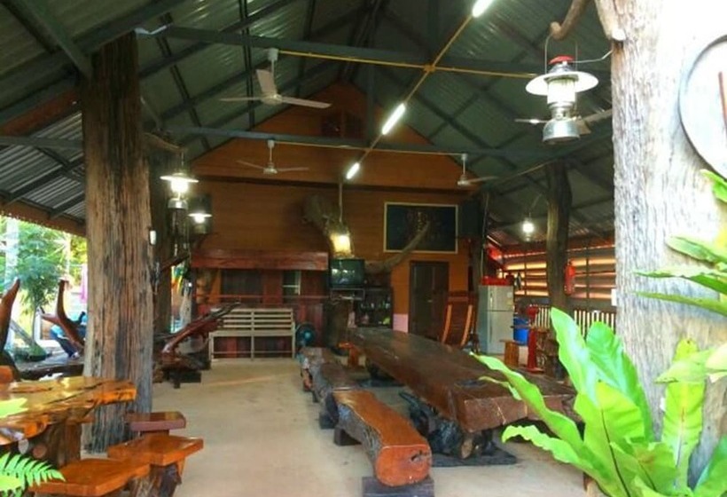 Hotelli Baan Suan Phetphraewa Resort