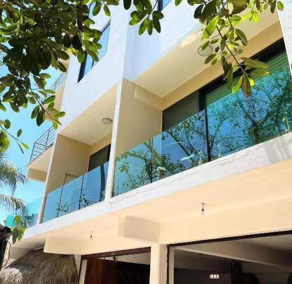 ホテル Searena San Pancho